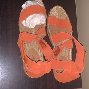 Brand new never worn peach cross cross ankle ugg.